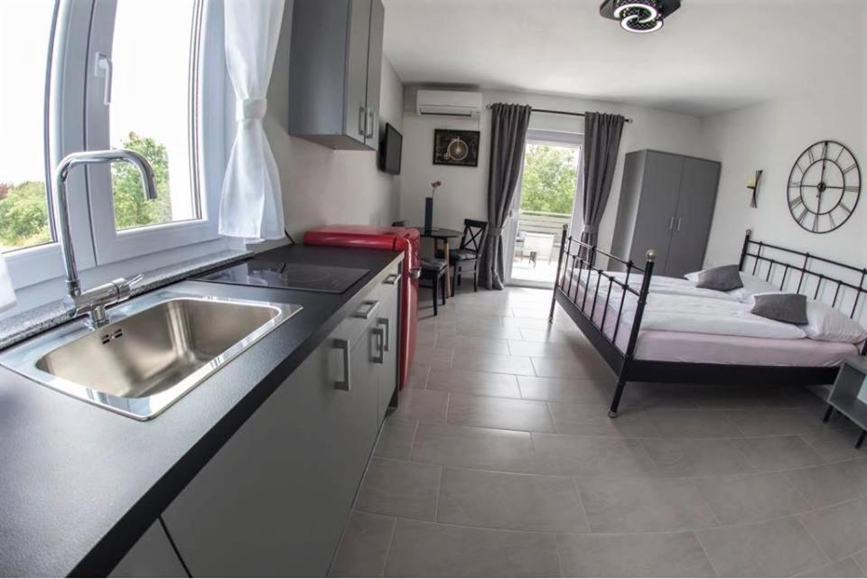 Apartments Mojeljeto Fažana Eksteriør billede